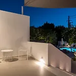Riviere Paros فندق ناوسا