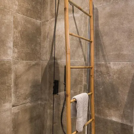 Riviere Paros נאוסה